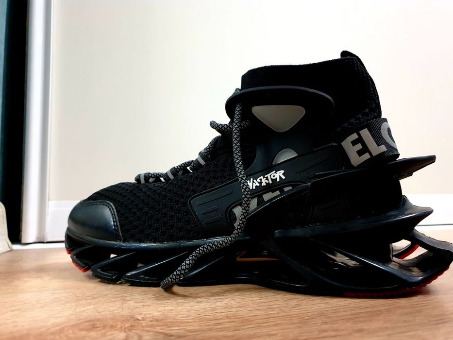 Кроссовки спортивные