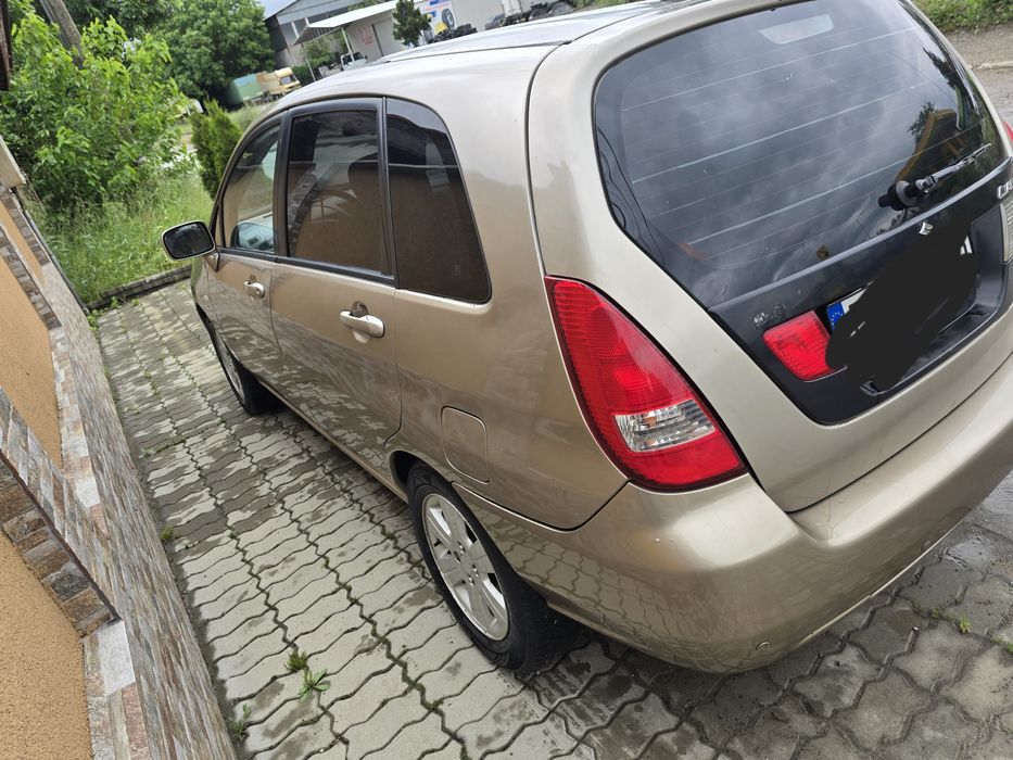 Кола Suzuki Liana