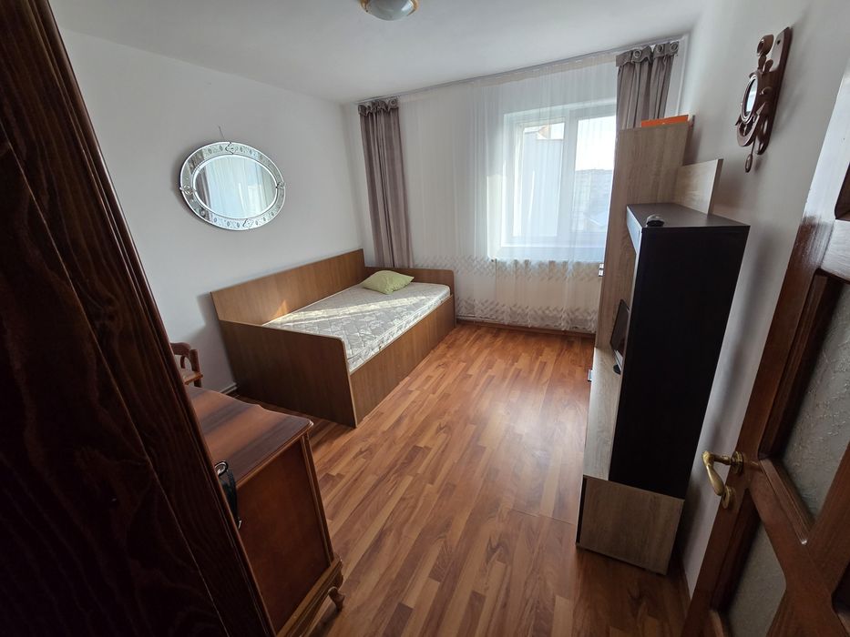 Inchiriez apartament