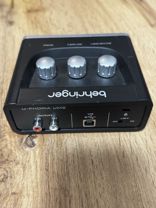 Behringer UM2 U-Phoria USB аудио интерфейс