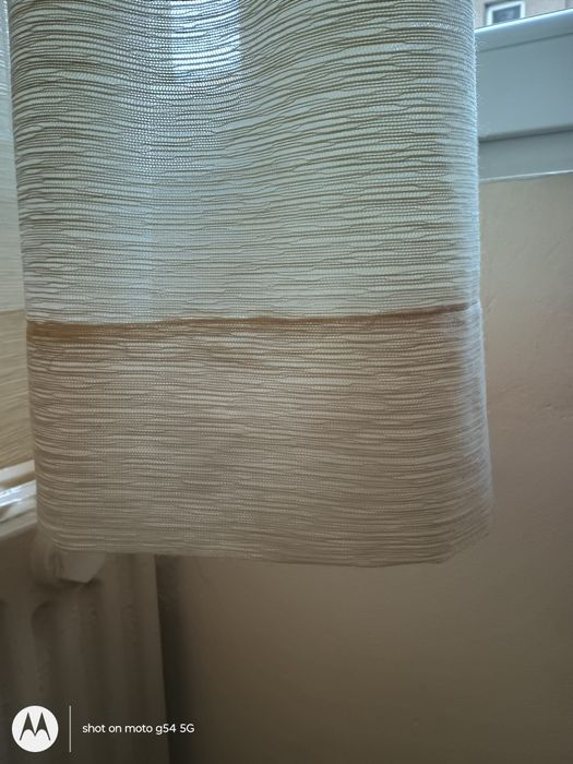 2 броя ушити тънки пердета, атрактивен кремав цвят. Да 190 см,Ш 160 см