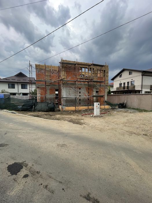 Fima de constructii case la cheie sau la rosu