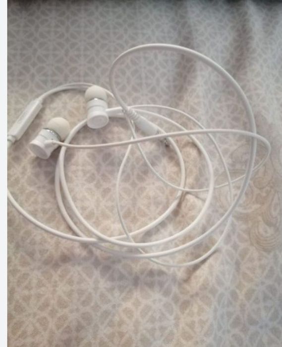 Căști bluethoot cu fir