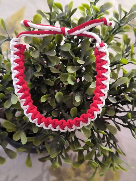 Мартеници на едро