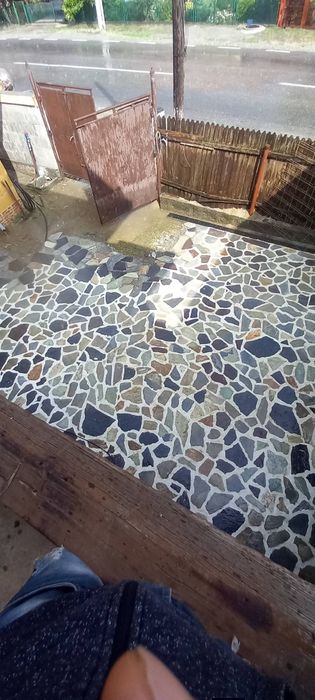 Vindem si montam piatra naturala