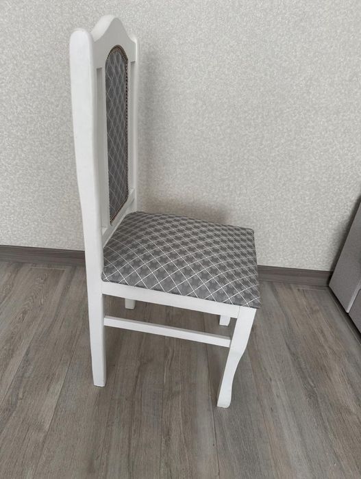 Продается стулья 4 шт для гостинной