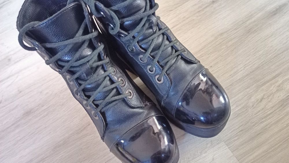 Продам зимние ботинки (35 размер)