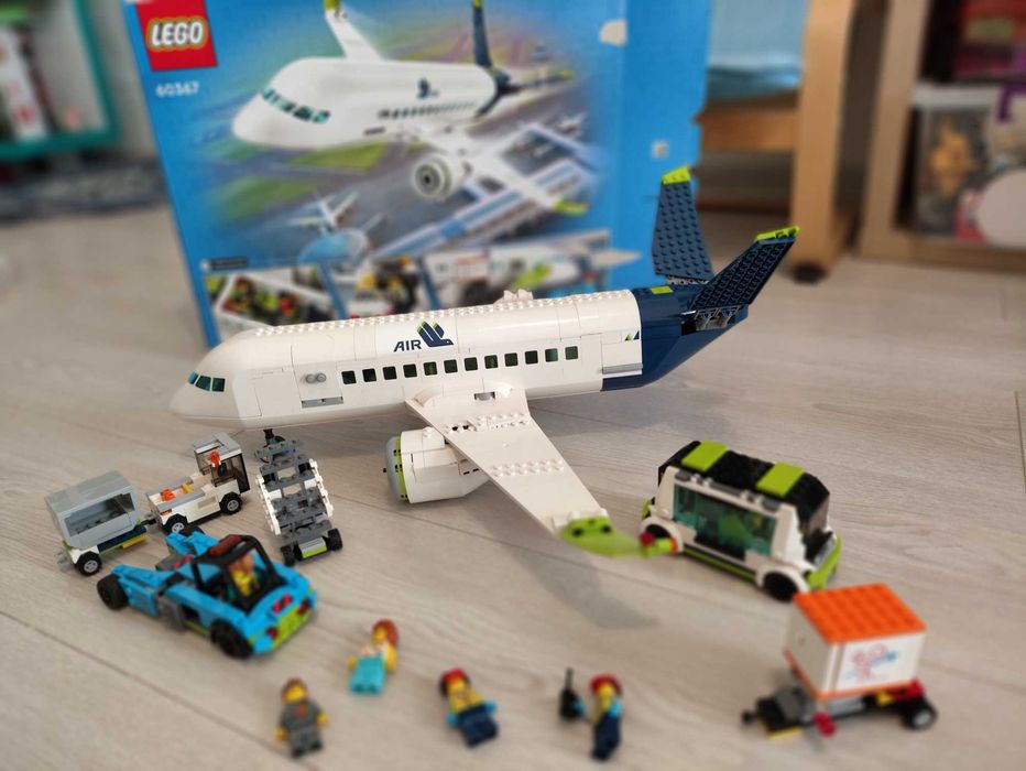Lego, Avion de pasageri 60367, 913 piese