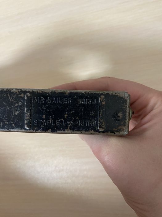 Пневматический степлерный пистолет