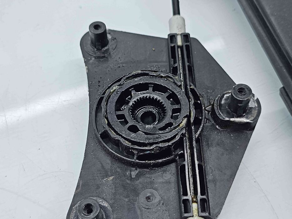 Macara electrica geam dreapta fata Volkswagen Jetta 4 (162,163) [Fabr