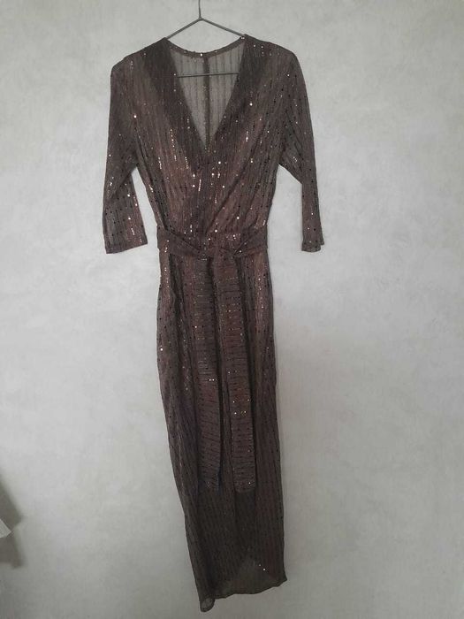 Вечернее блестящее платье