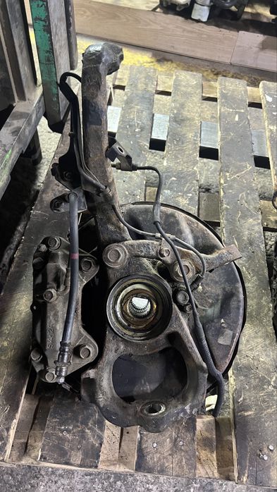 Передняя цапфа на Ленд Крузер 100