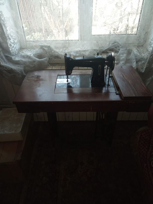 Vând mașina de cusut casnica 300 lei