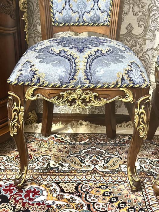 10 та комплект стул сотилади, ҳолати идеал