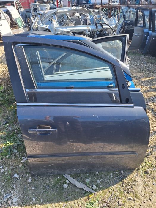 Предна лява врата Opel Zafira B / Опел Зафира Б 2006г.