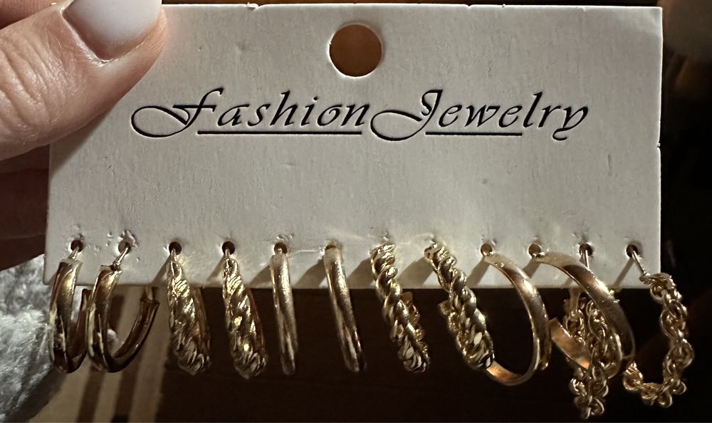 Обеци, бижута