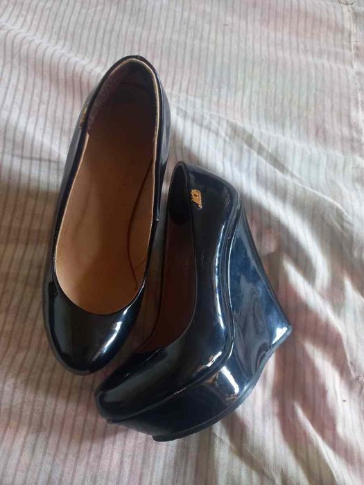 Туфли лодочки на танкетках