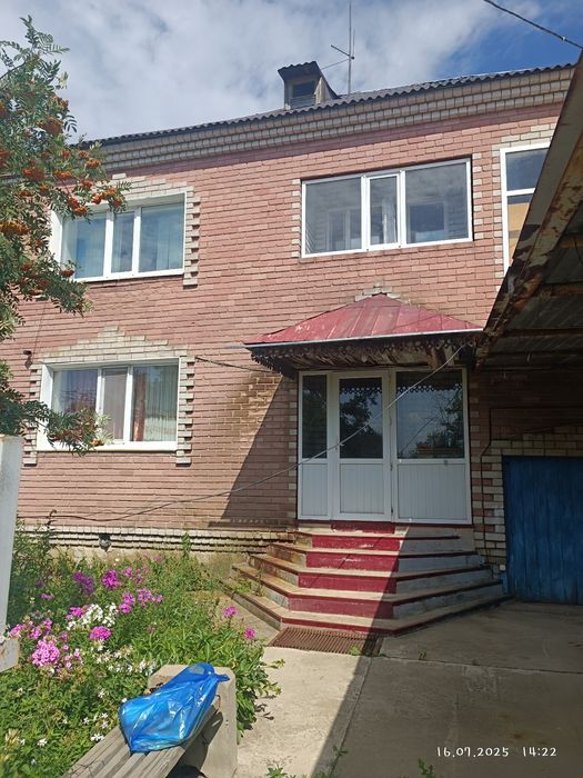 Продам двухэтажный коттедж в п. Шульбинск