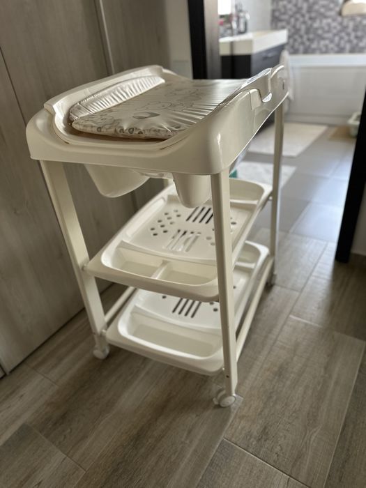 Masa de infasat cu cadita