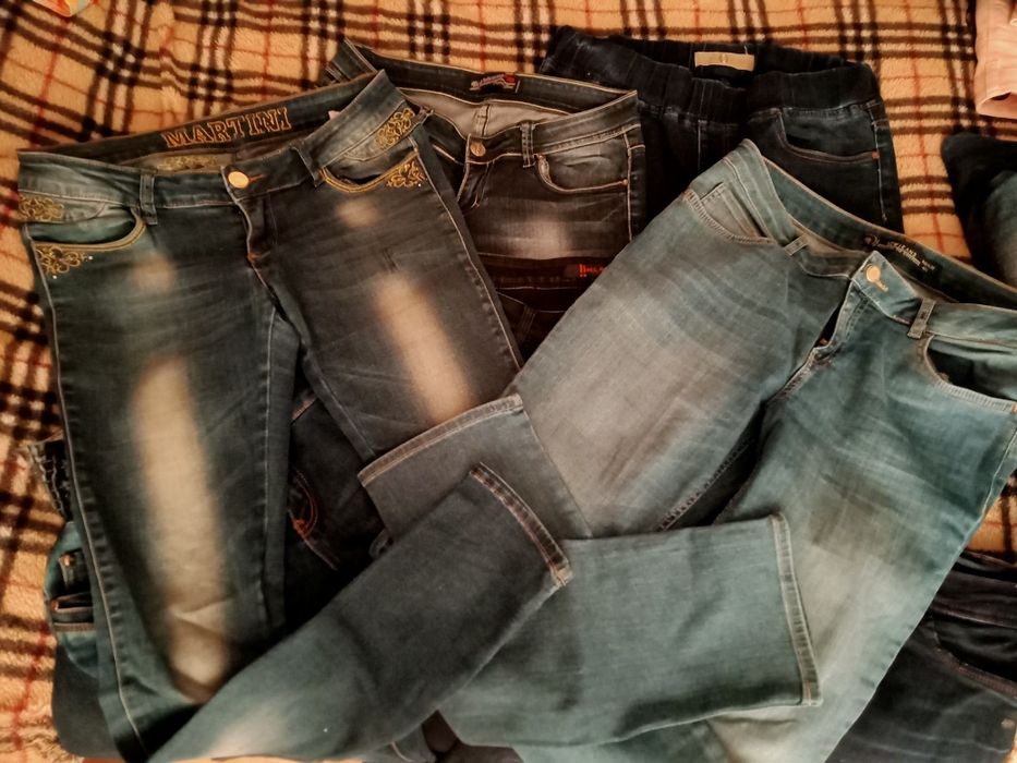 Джинсы  женские разные