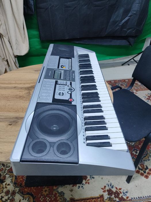 Синтезатор в отличном состоянии