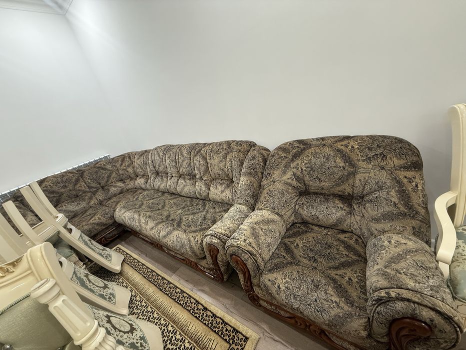 Продам мягкий уголок: диван + 2 кресла