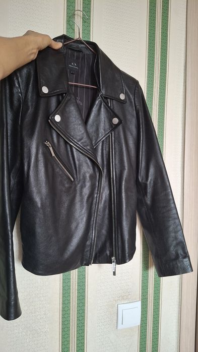 Продам кожанку Armani