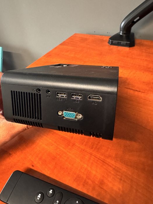 Videoproiector Exaltus FullHD 10000 lumeni