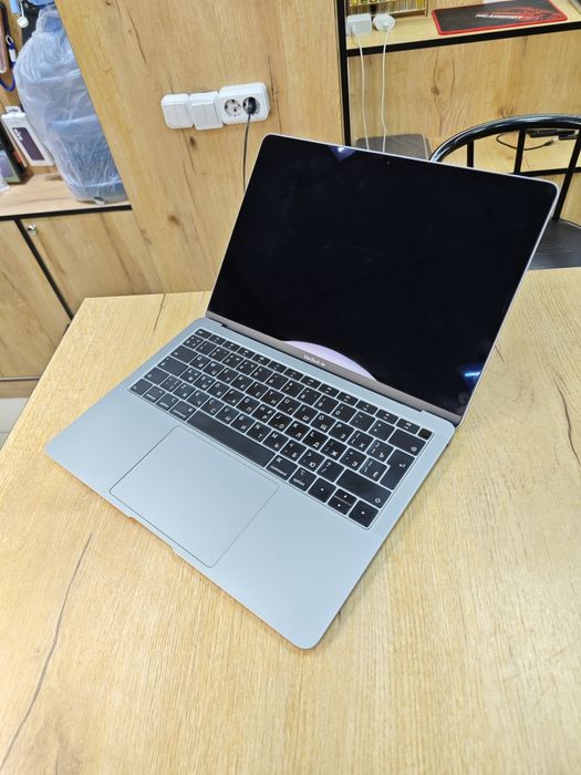 MacBook Air 13 | | Чип M1 | Retina | 8/256гб