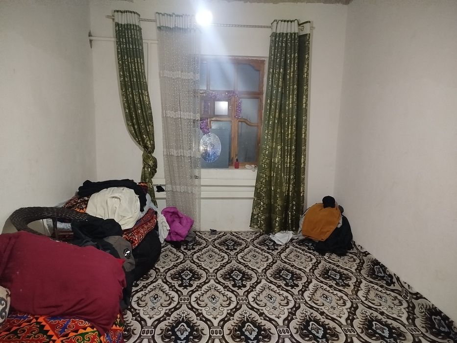 Qos kol 4 te 45 mektepke jaqin jerde uy satıladi. Amu tani koshesi