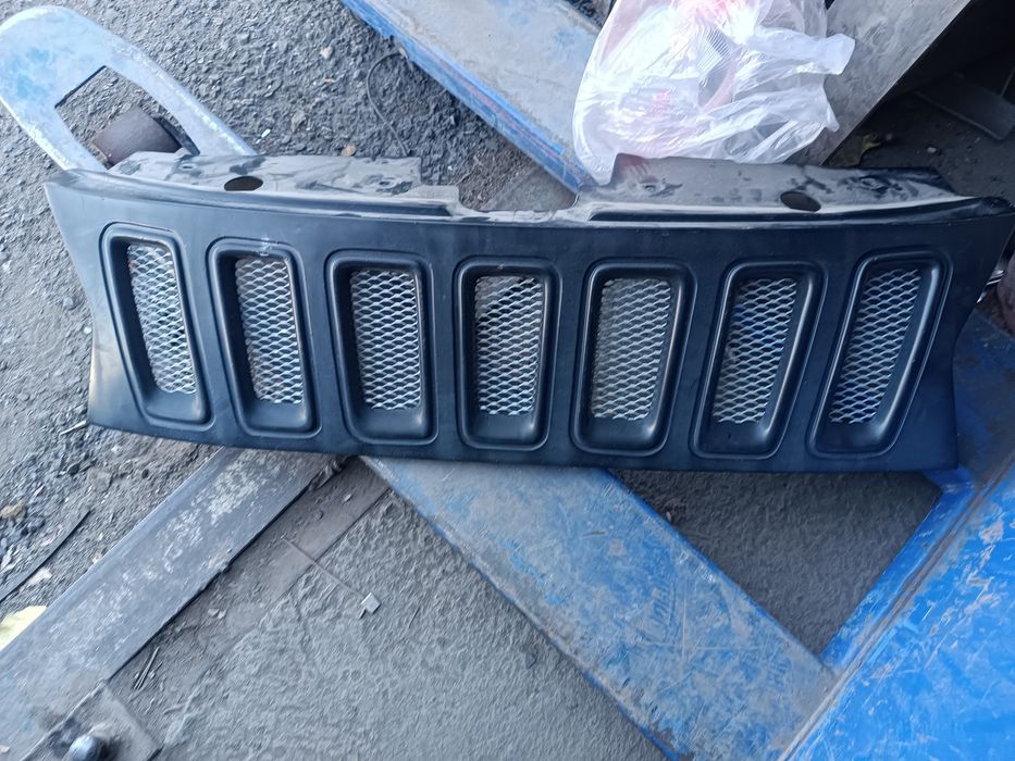 Дастер решитока радиатора