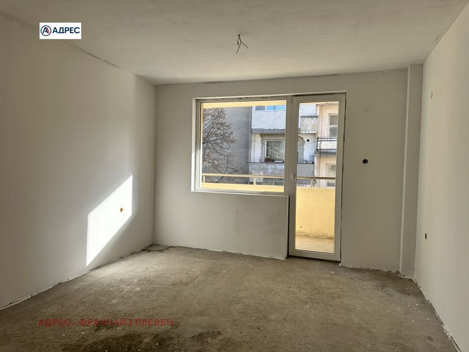 Продава се Тристаен апартамент в Плевен, 9-ти квартал - 84 кв.м за 911 €/кв.м - Снимка #2