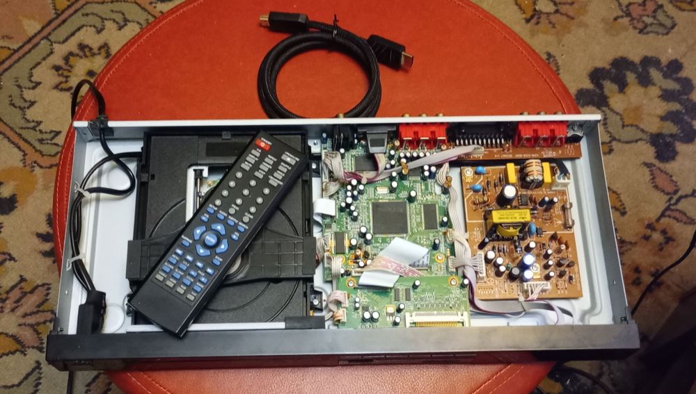 Vând tv JVC cu defect la display