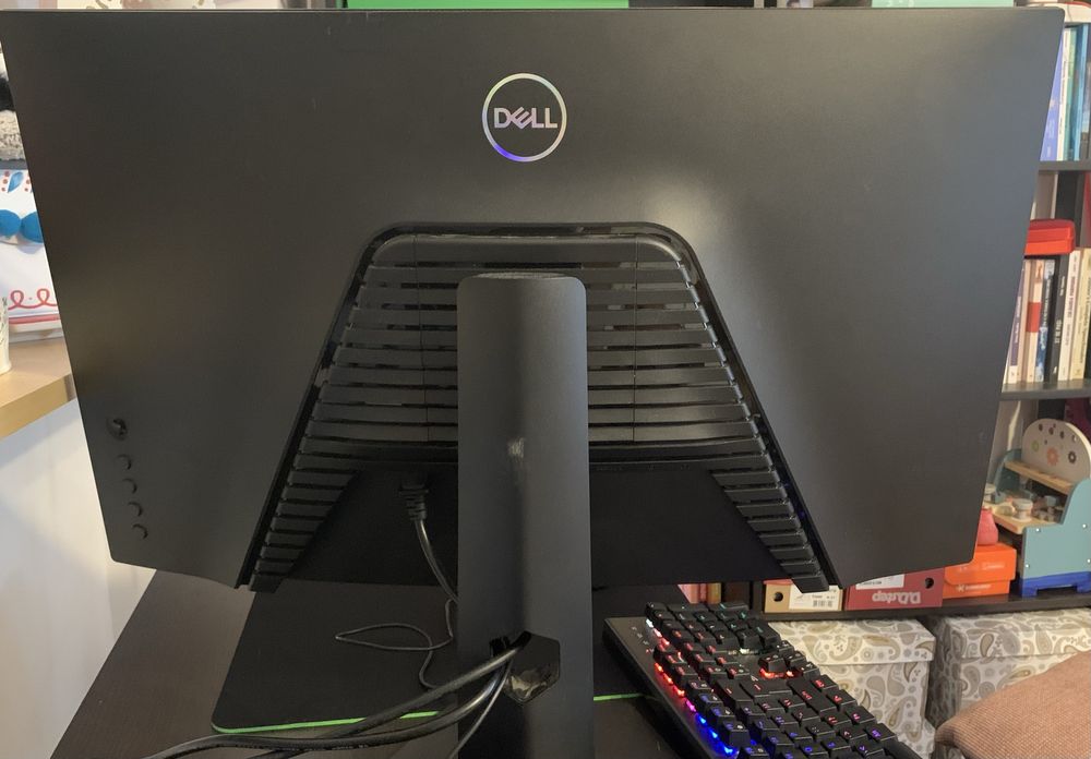 Monitor curbat DELL 144hz
