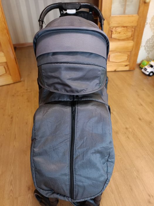 Продаётся прогулочная коляска.