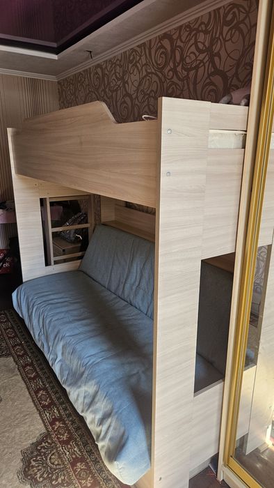 Двухэтажный кровать