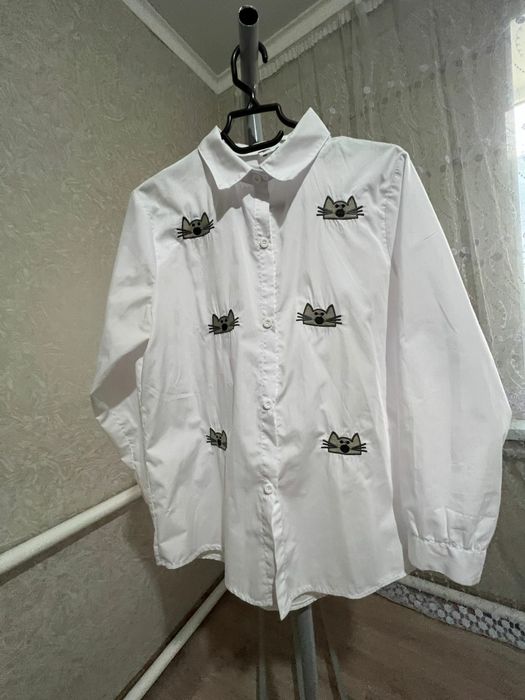 Модные рубашки белый и черный