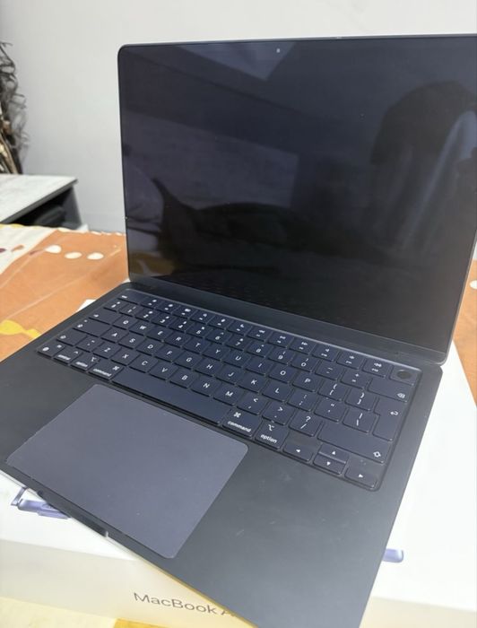 *Може комнтар на цената* Apple macbook 13’ m3