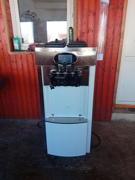 Mașină de înghețată