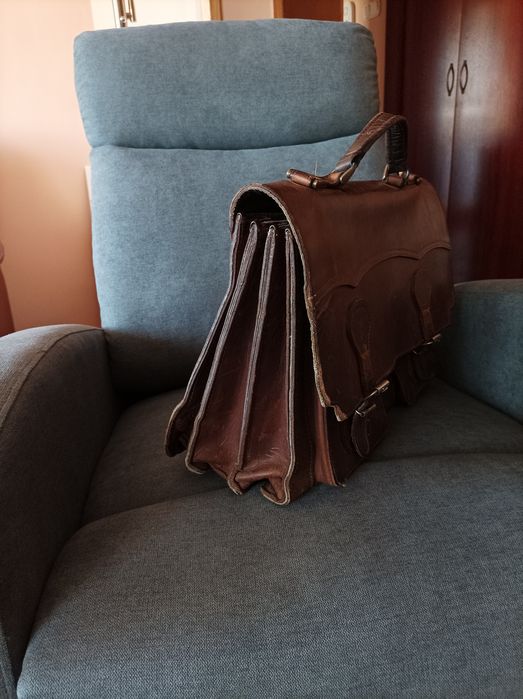 Vând geantā piele barbati 42x29 cm