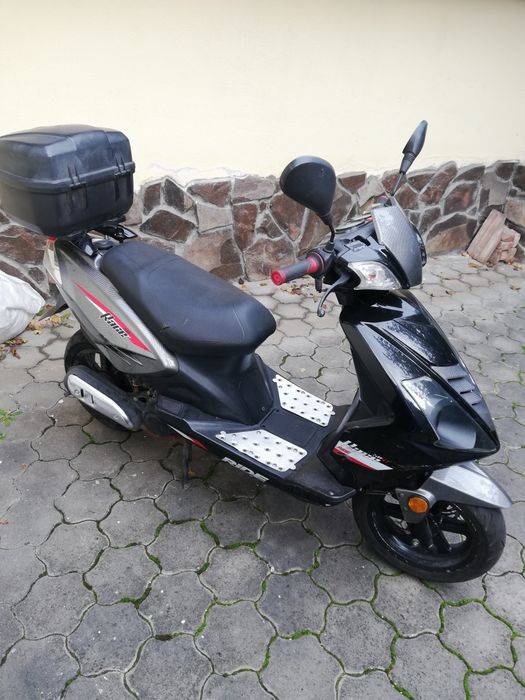 Vând scuter, itp valabil 2 ani,49cc