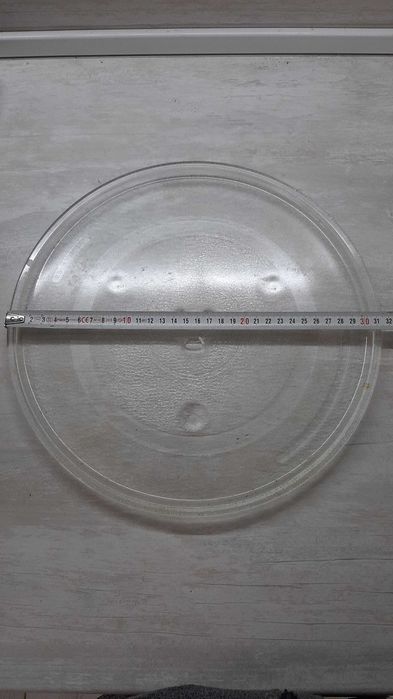 Чиния за микровълнова фурна.