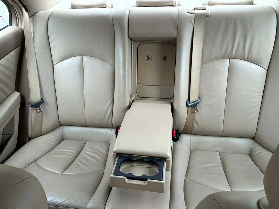 Mercedes-Benz E320 W211