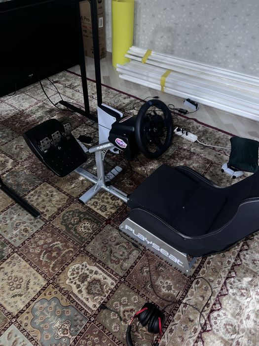 Игровой комплект Logitech G923 + Кокпит Playseat Evolution