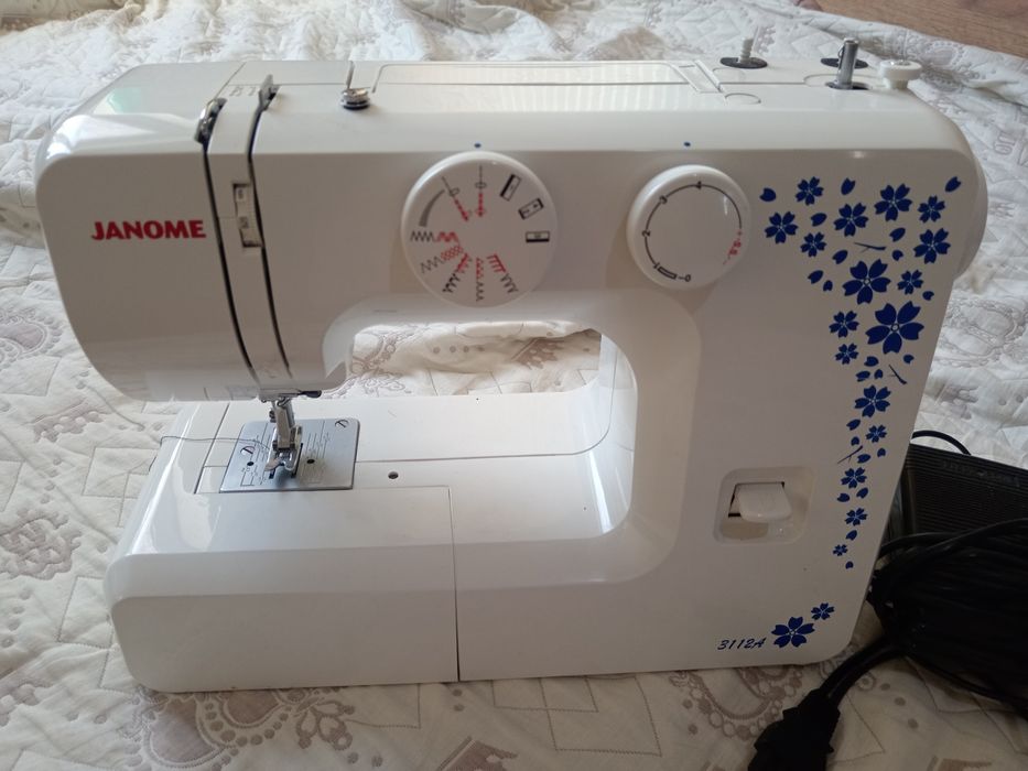 Продам швейную машинку