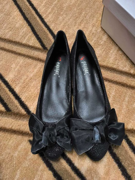 Дамски балеринки с панделка