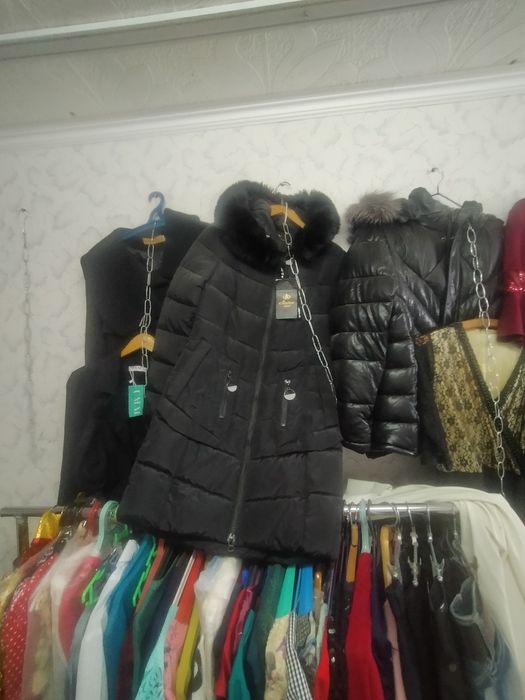 Киімдер сатылады