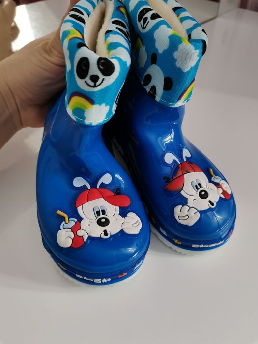 Продам детский весенний обувь