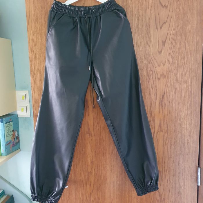 Официален панталон - 2 броя.