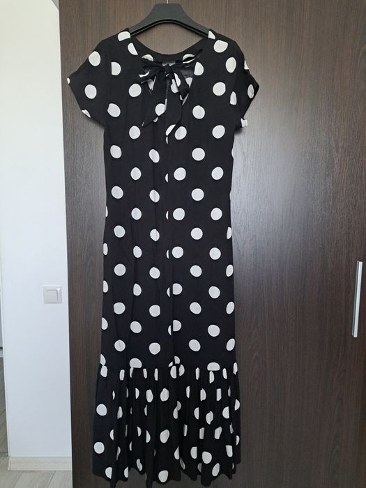 Rochie nouă cu buline.  lungime 140. Bust 57